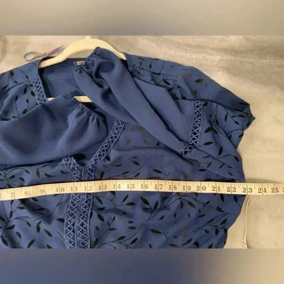 BloomChic Blue Black Velvet Floral Balloon Sleeve V Neck Ruffle Top Size 16 - Picture 10 of 11